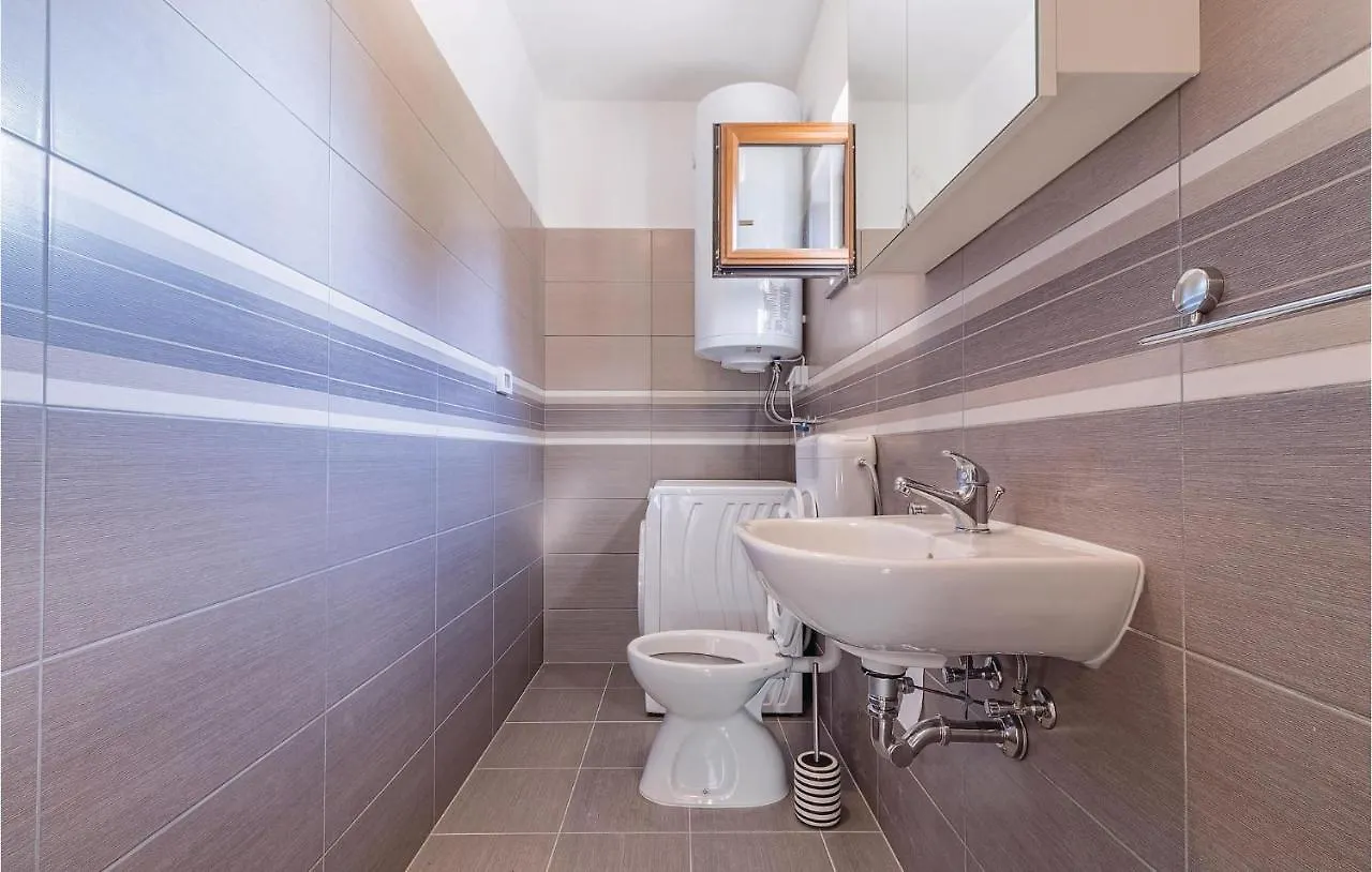 2 Bedroom Amazing Home In Betiga Barbariga