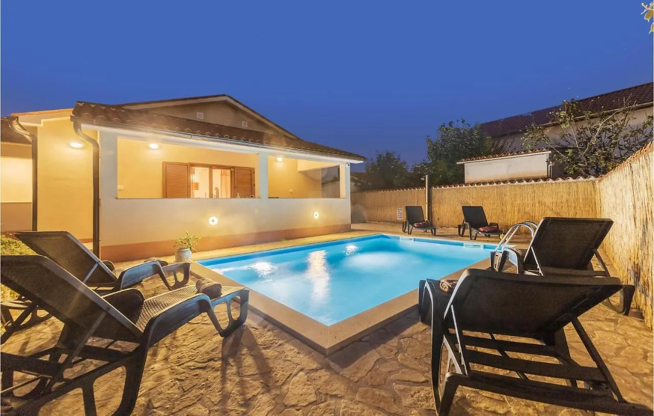 2 Bedroom Amazing Home In Betiga Barbariga Holiday home