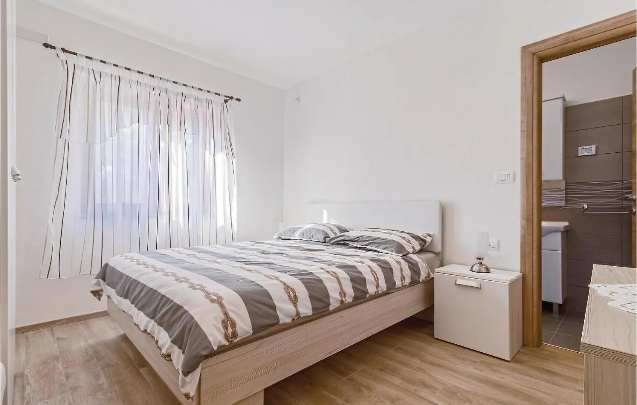 2 Bedroom Amazing Home In Betiga Barbariga