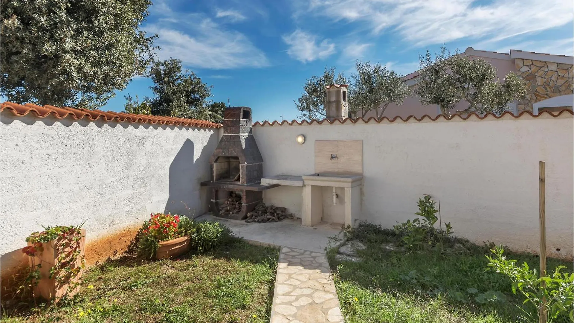 2 Bedroom Amazing Home In Betiga Barbariga