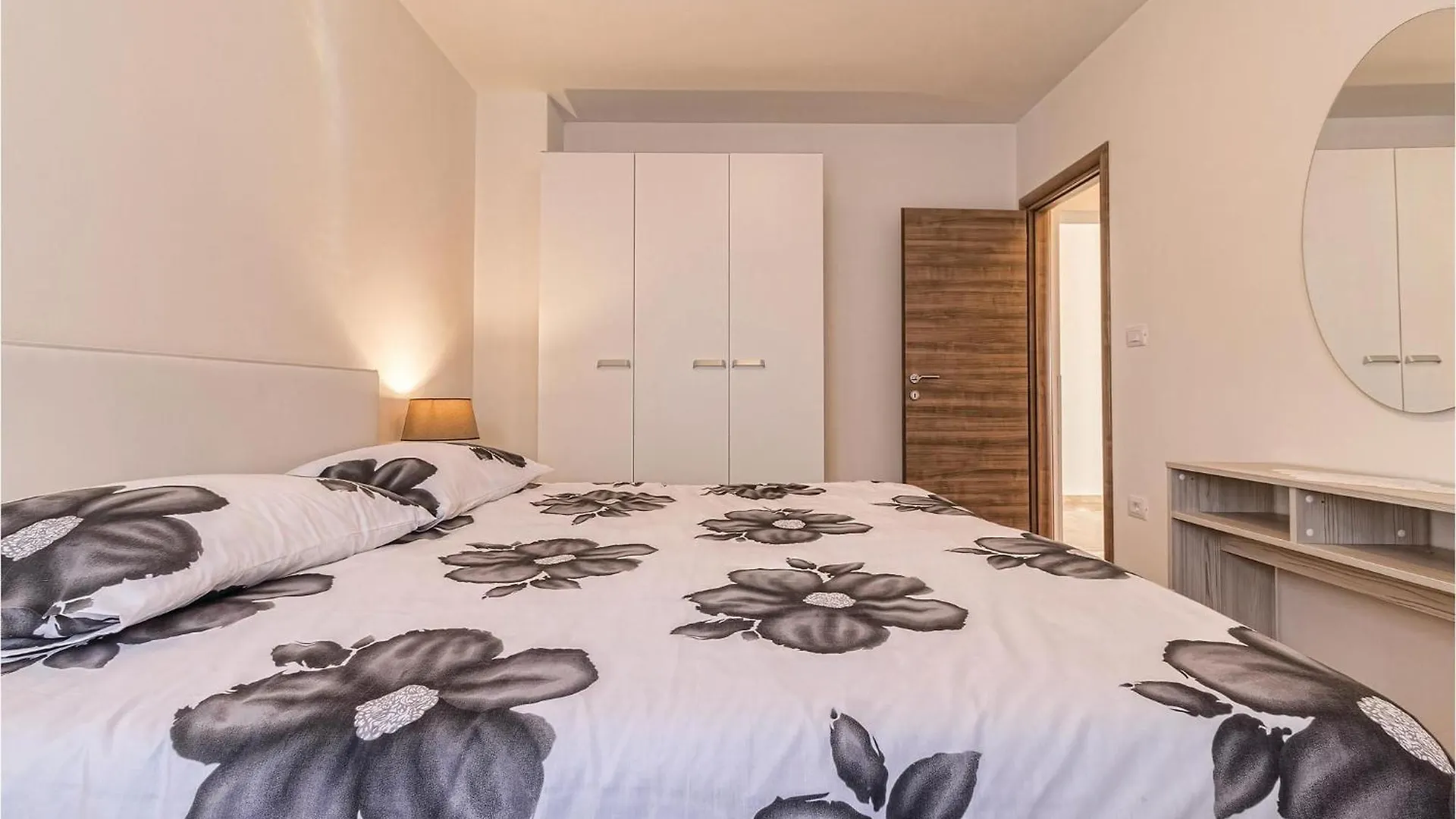 2 Bedroom Amazing Home In Betiga Barbariga 0*,